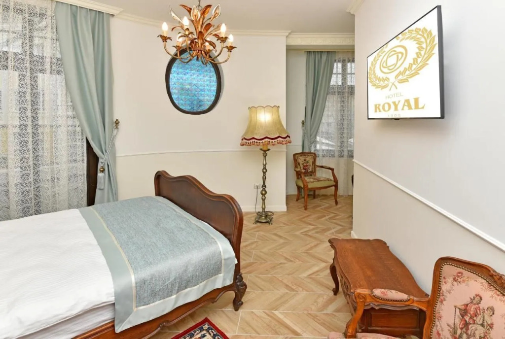 Royal Hotel