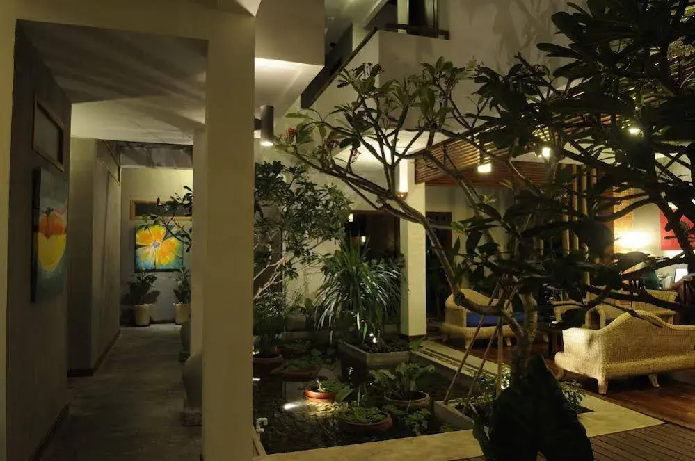 Frangipani Fine Arts Hotel