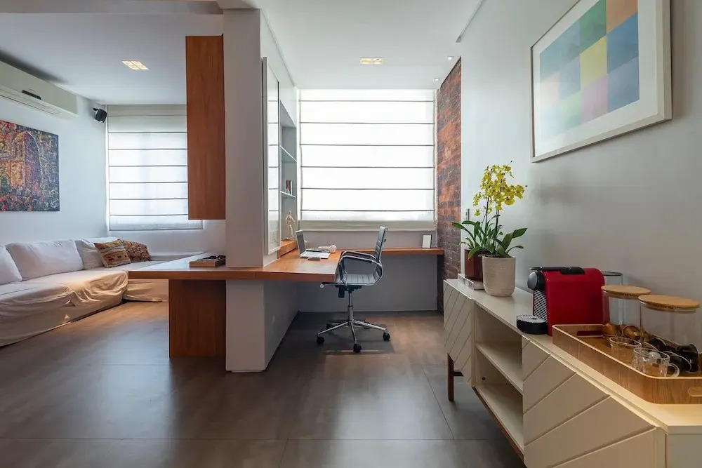 Leblon | 5 min da Praia, com workspace e perto do comércio do bairro - por Casapē Rio