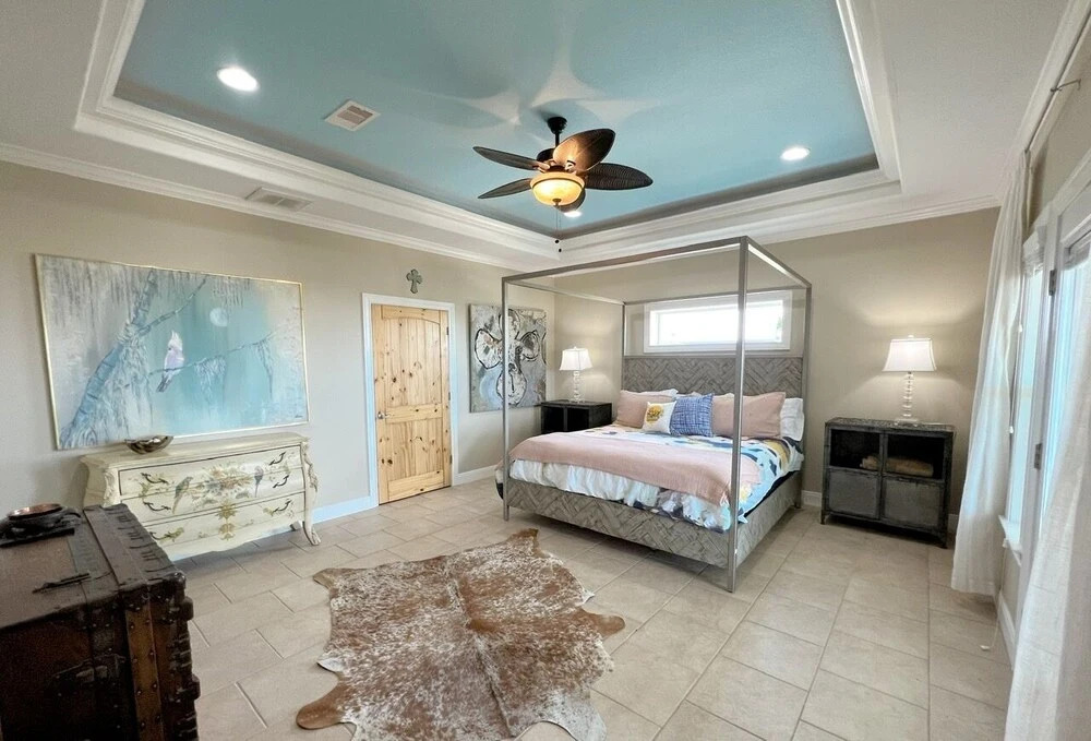 Lazy Days 4 Bedroom Home by Redawning