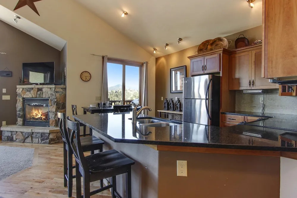 The Twin Owls 21a 2 Bedroom Condo by RedAwning