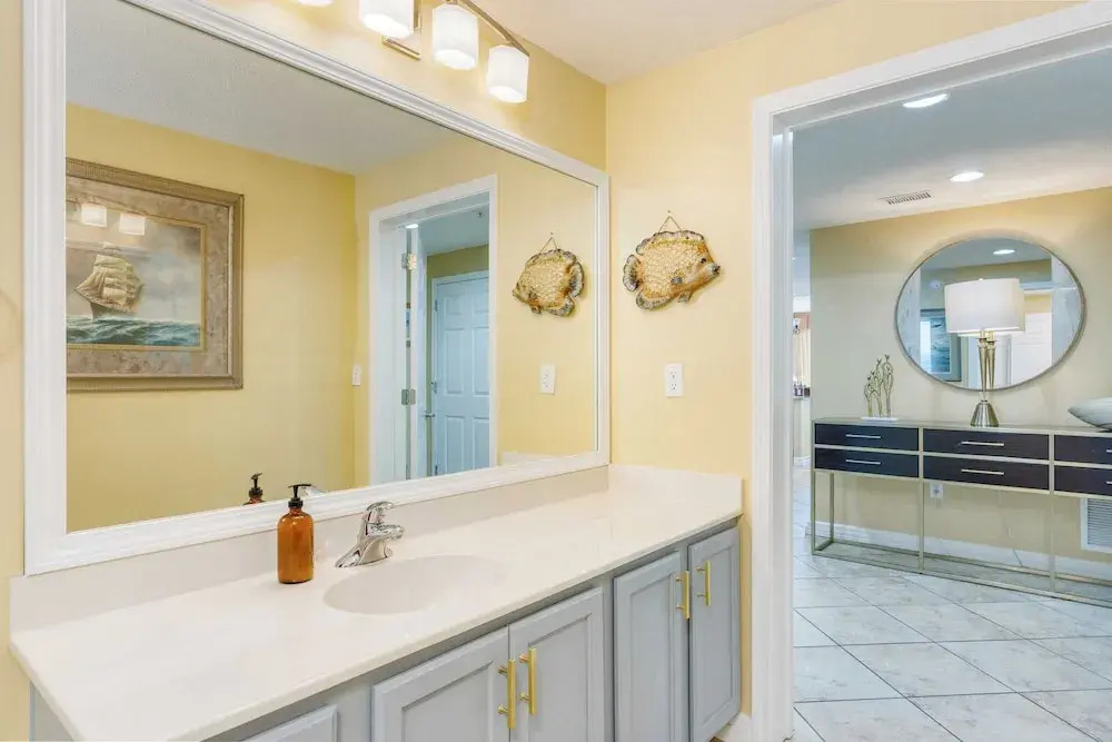 Beachfront 3bdr Private Beach Access, Ocean Views, Gym Sunscape by Avantstay