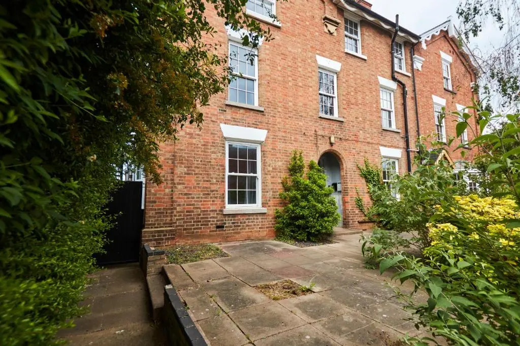 Fantastic Central Stratford 2BR Apartment wParking