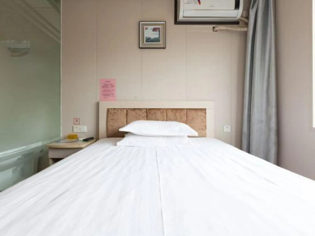99 Preferred Hotel (Shanghai Film Park Chedun Station Branch)