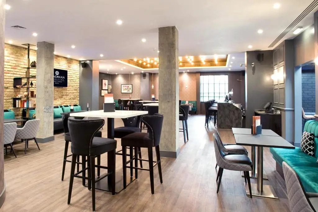 Sandman Signature London Gatwick Hotel