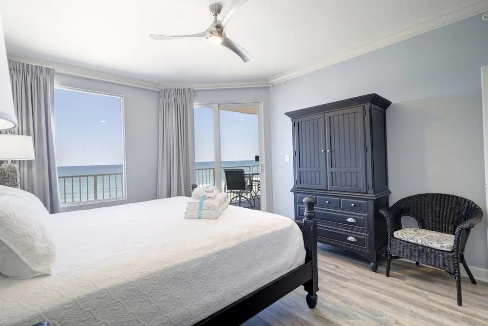 Gulf Front Master Suite! Directly On The Beach! 3 BR / 2 BA! Sleeps 8