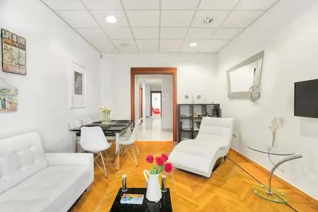 4BDR Amazing Spacious full Apt in Plaka (and Netflix)