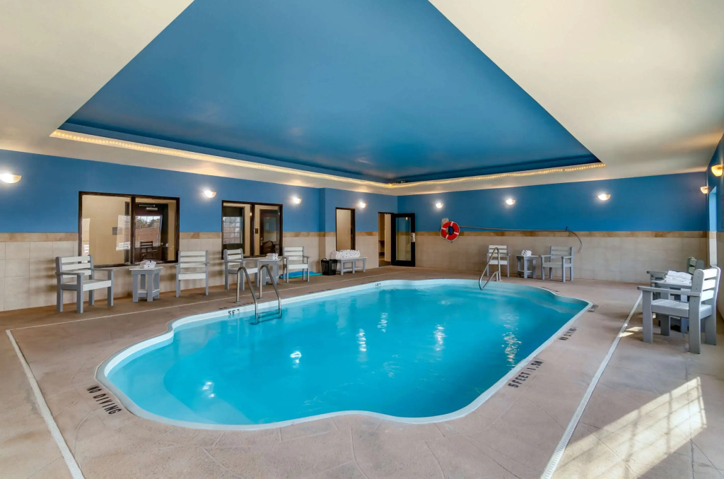 Comfort Inn & Suites near Bethel College
