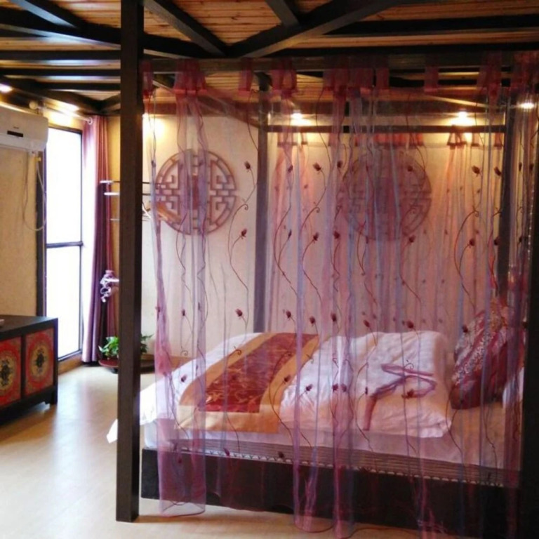 Fenghuang Nanmu Inn 1