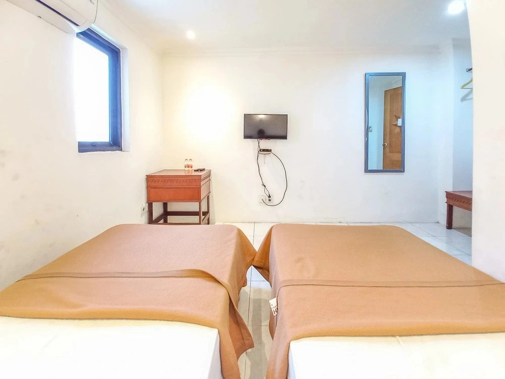 D Hans Hotel Syariah RedPartner near Wisata Religi Sunan Ampel Surabaya