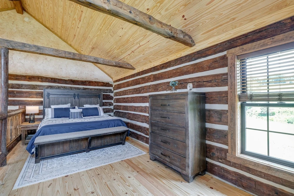 Bedford Cabin w/ Porch, 5 Mi to Historic District!