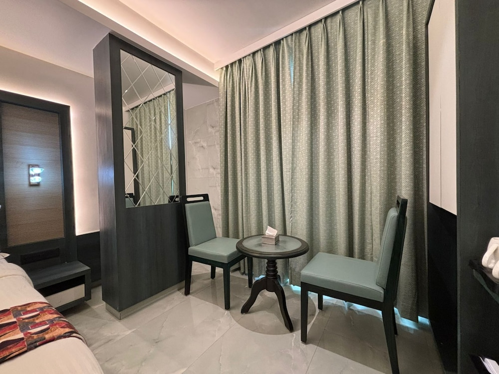 Hotel Imperial Suites - Airoli