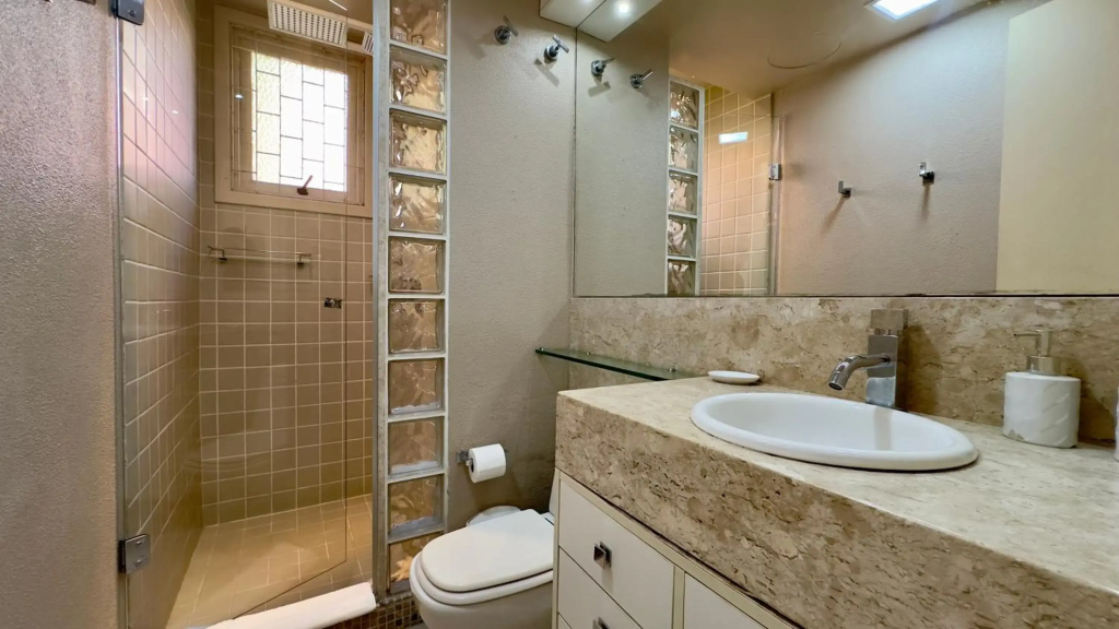Apartamento Belo Jardim! Com LAREIRA 500 metros do LAGONEGRO, VISTA para Jardim em CONDOMINIO FECHAD0 com GARAGEM e Wi-Fi e PETFRIENDLY