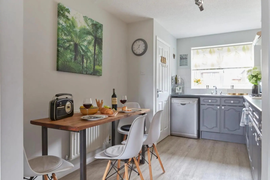 St Georges Snug - mins from Sea & Golf Course