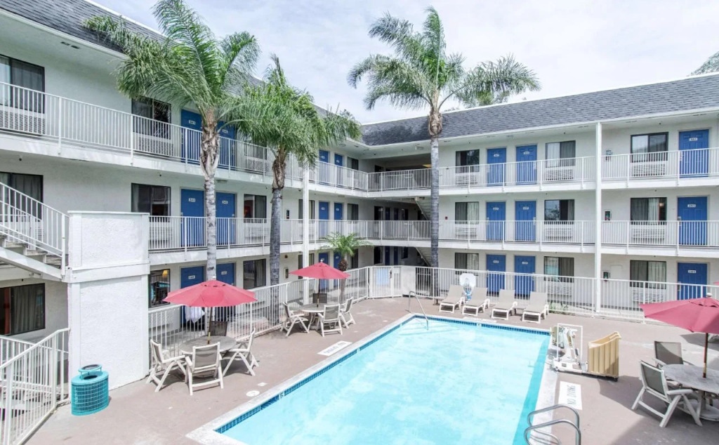 Motel 6-Buena Park, CA - Knotts Berry Farm - Disneyland