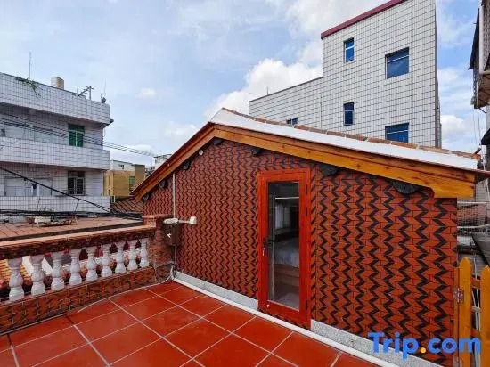 Red Brick Courtyard Homestay