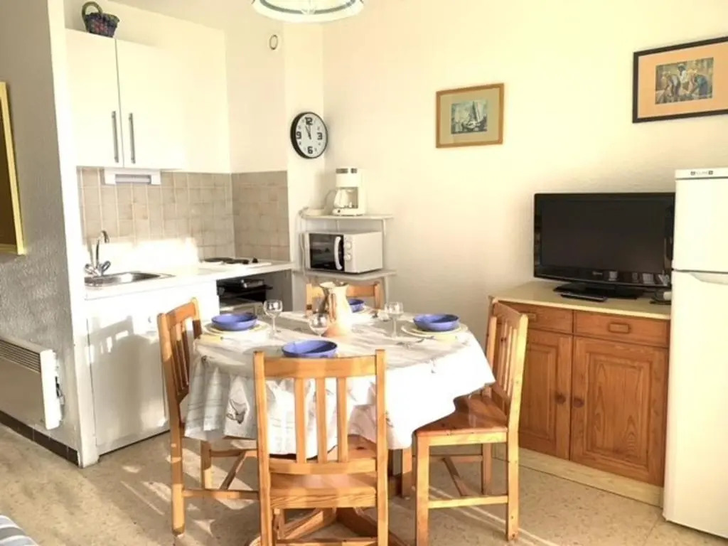 Appartement Balaruc-les-Bains, 1 pièce, 4 personnes - FR-1-503-76