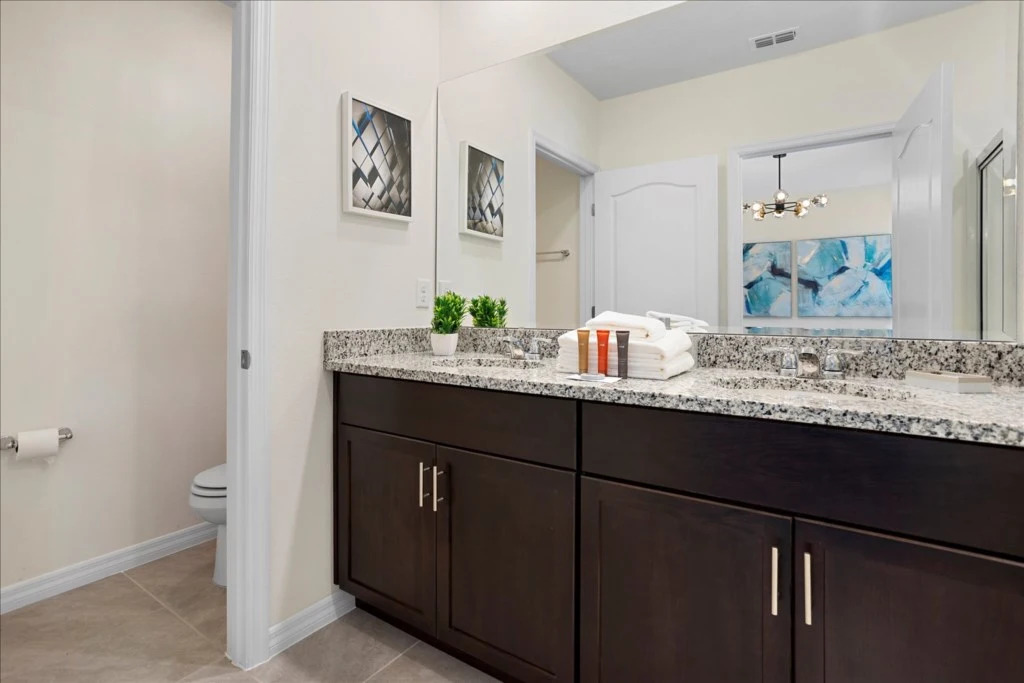 6 Bedrooms 5 Bathrooms Solterra 7623 Ol