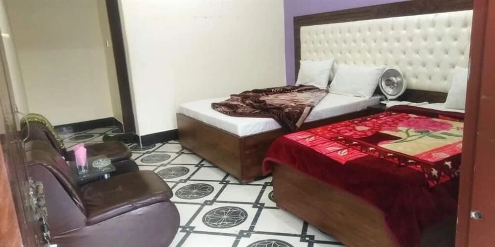 Mezban Hotel & Restaurant