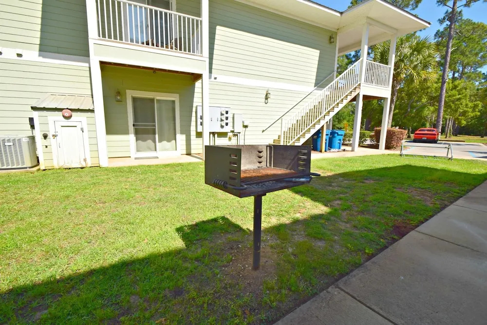 Laguna Breeze E 2 Bedroom Condo by Redawning
