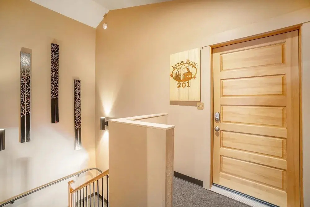 Solitude Longs Peak Suite 201 - Estes Park 1 Bedroom Studio by RedAwning