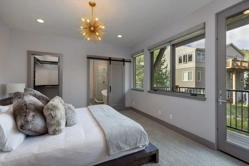 184 Caravelle Drive