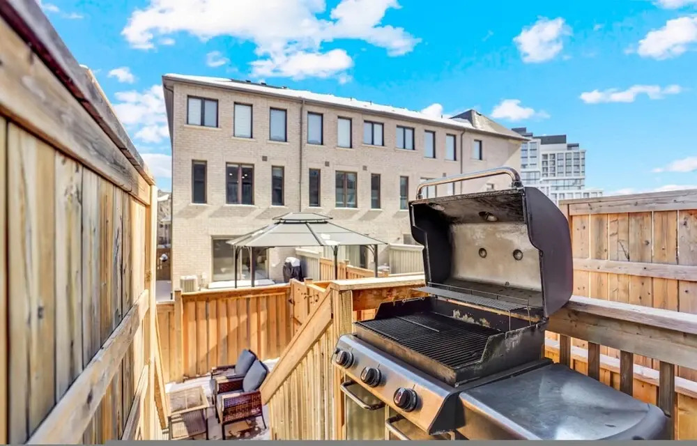 Stylish Mississauga Lower Unit BBQ Yard Paradise