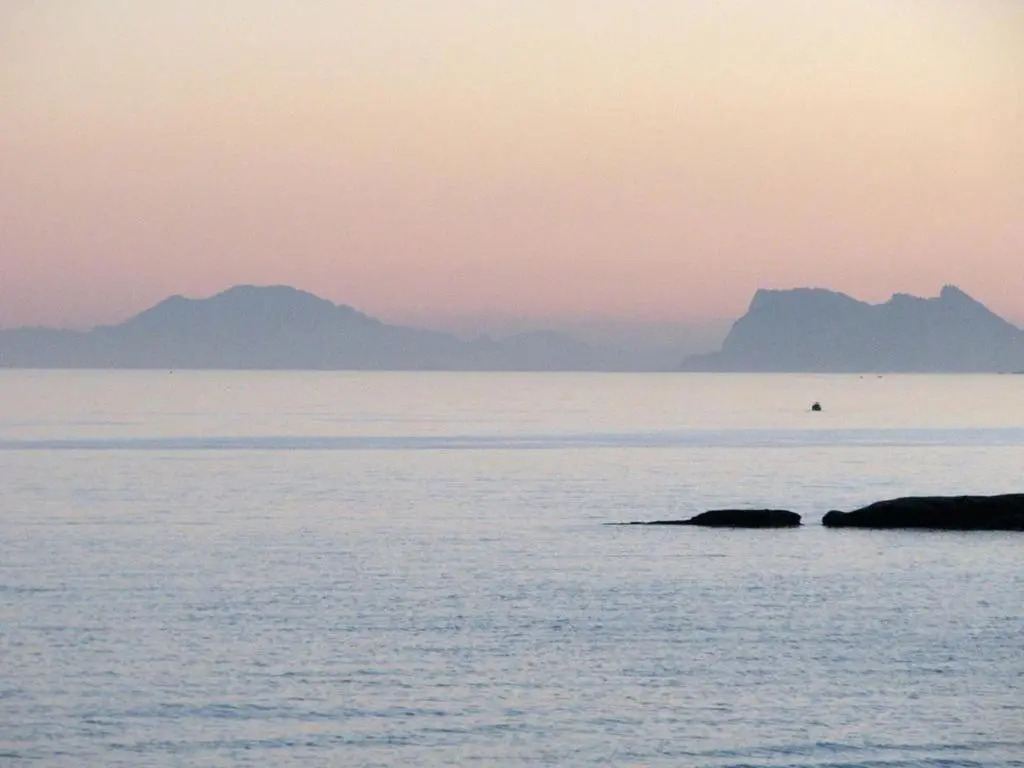 Estepona Frontline Beach Homely 3 bedrooms duplex with amazing views