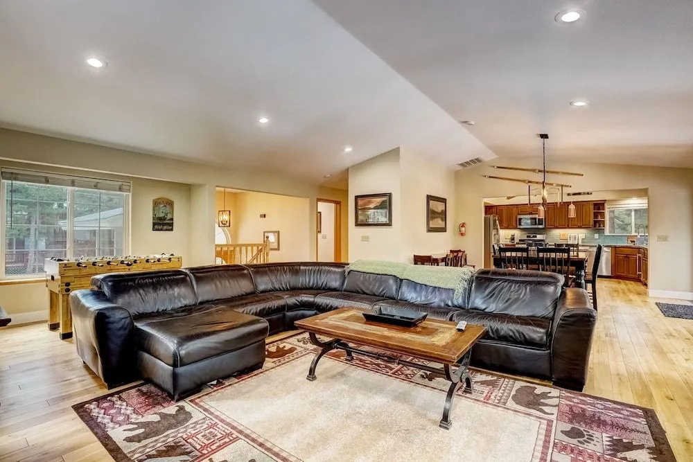 Nestled Pines Retreat Hot Tub, Pool Tahoe, Foosball, +more!