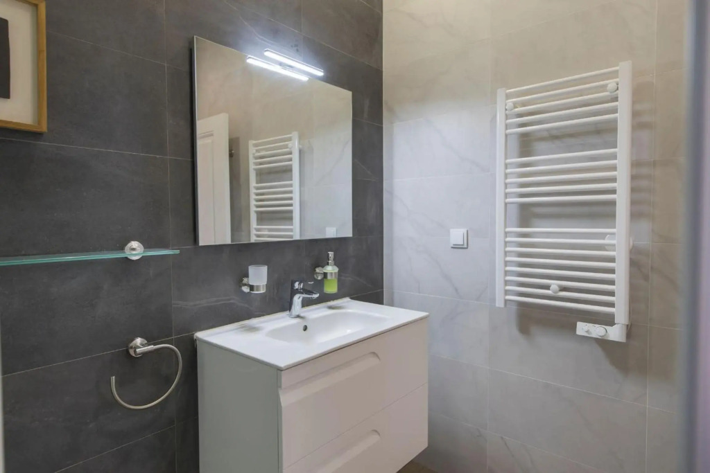 LovelyStay - Comfortable apartment with river views