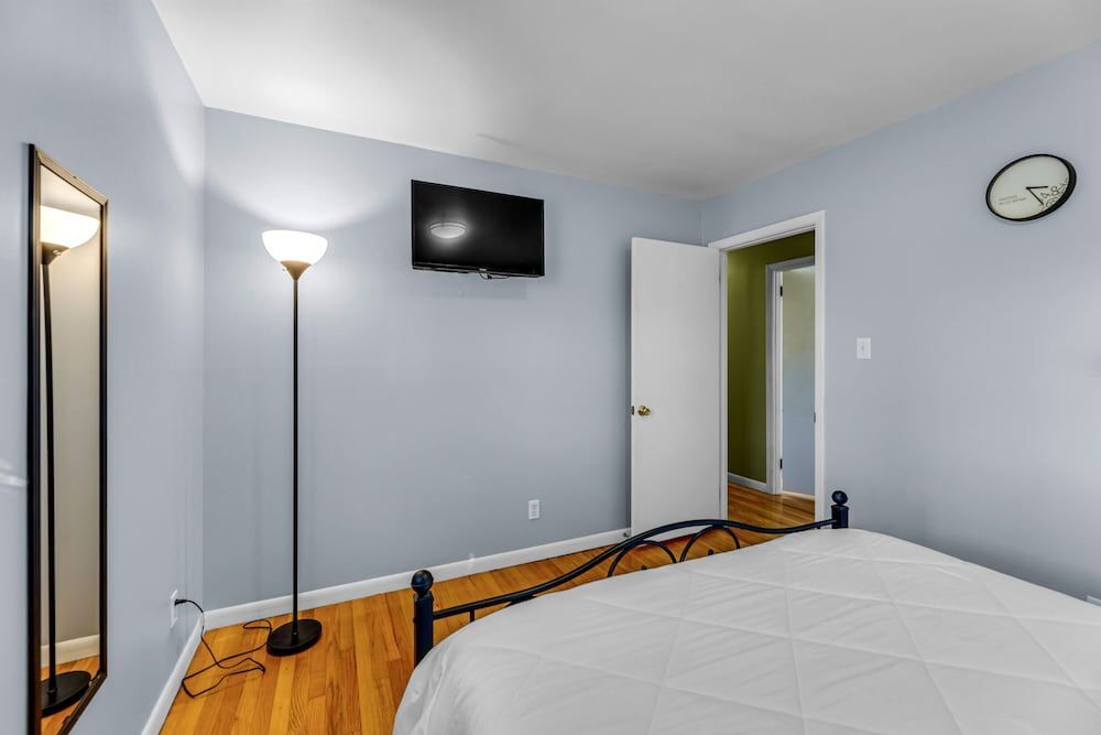 Stay Awhile Charming Greensboro House Close to Must-See Places