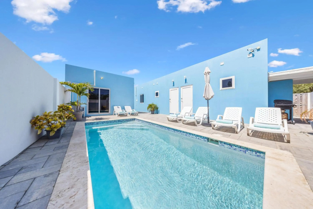 Amazing 2BR SuitePoolPatioBBQ5 min-Palm Beach