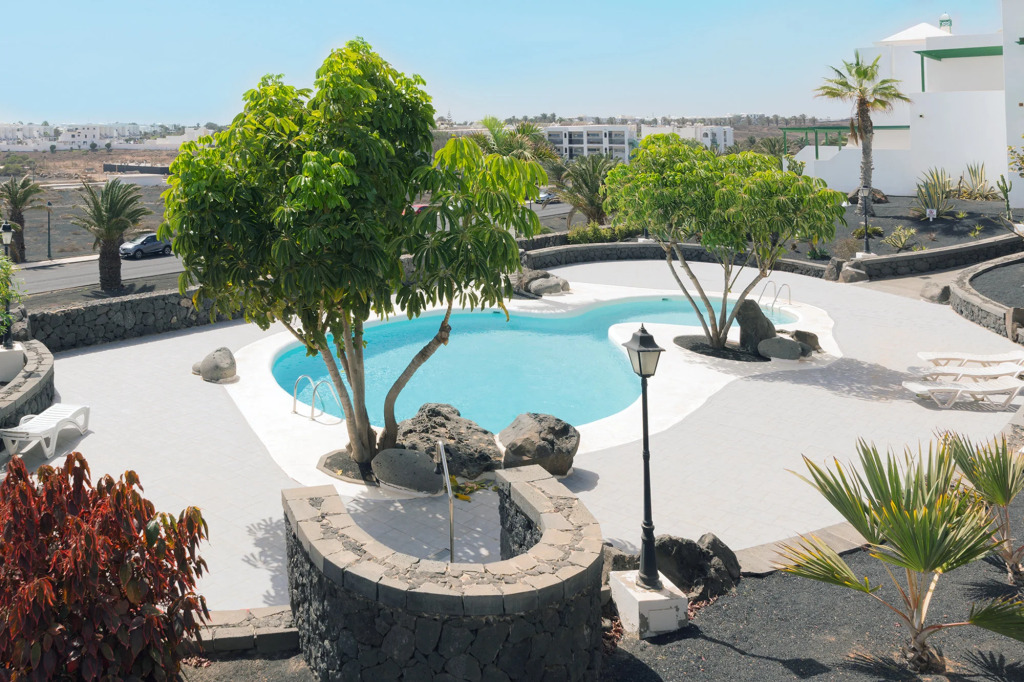 Apartamento OM con piscina y vistas al mar