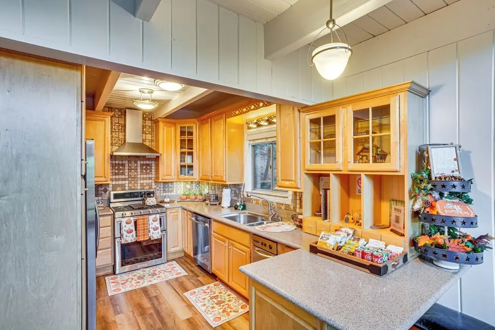 1 Mi to Lake Arrowhead Village! Cabin w/ Game Room