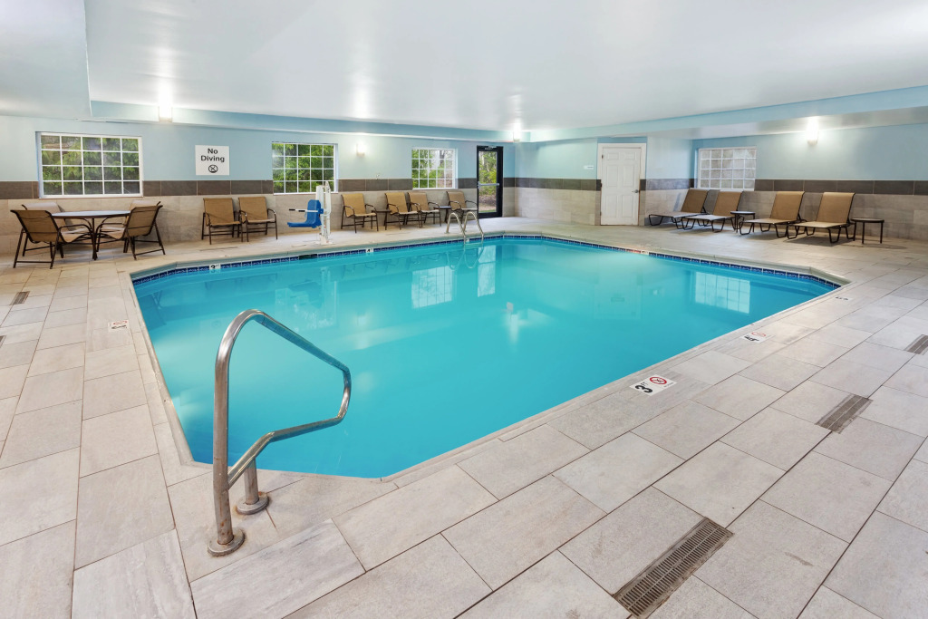 Holiday Inn Express & Suites - North Carmel / Westfield by IHG