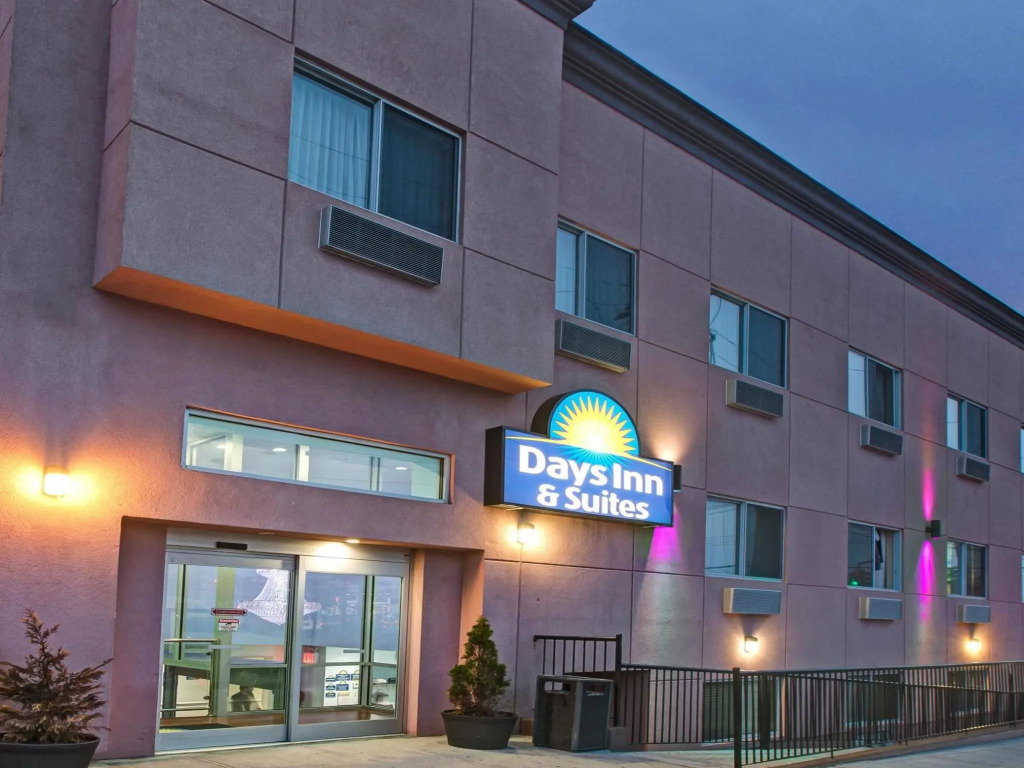Ozone Inn & Suites