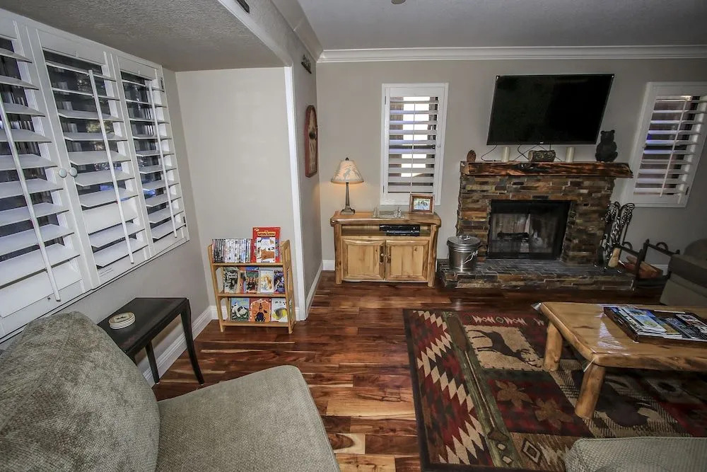 Snow Summit Getaway - 3 Br home by RedAwning