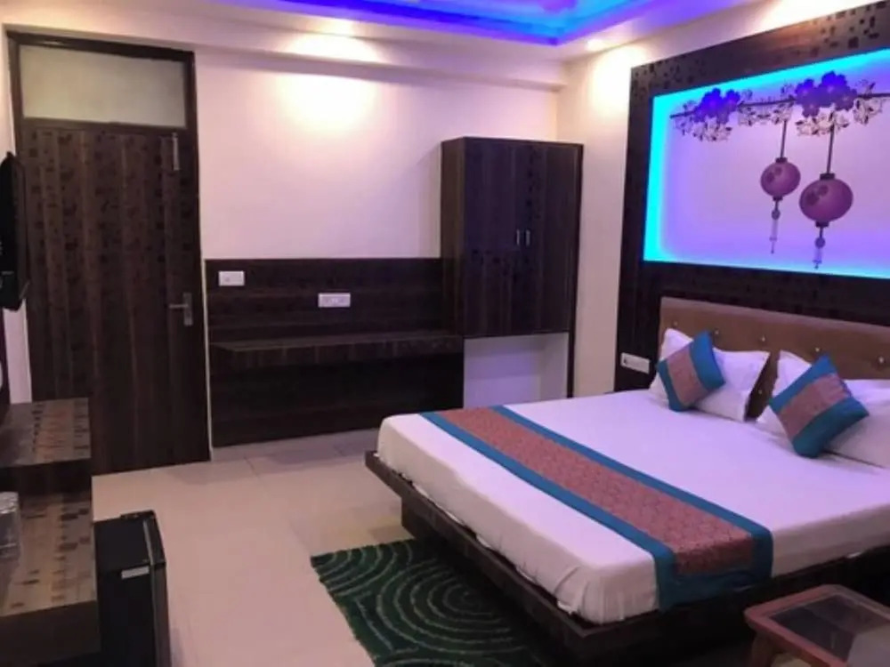 Hotel Roadway Inn Delhi by Goroomgo
