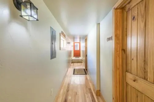 Lotus Mountain Suites West Suite