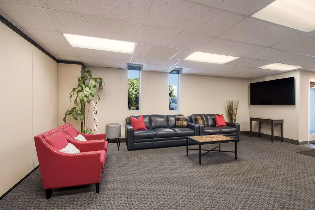 SureStay Plus Hotel by Best Western SeaTac Airport