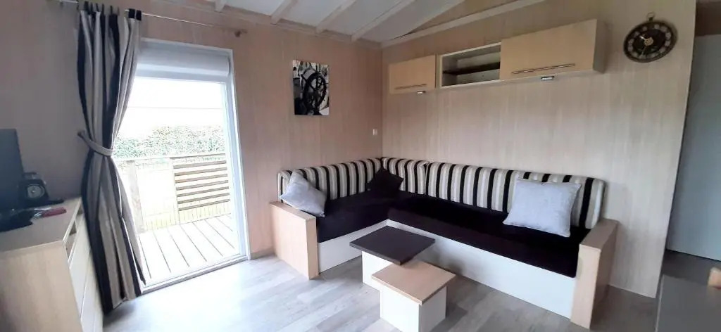 Chalet de 2 chambres a Grandcamp Maisy a 200 m de la plage avec piscine partagee jardin clos et wifi