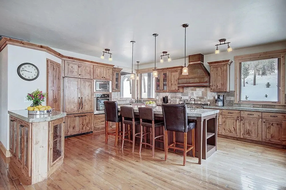 Gold Run Getaway 5 Bedroom Home by RedAwning