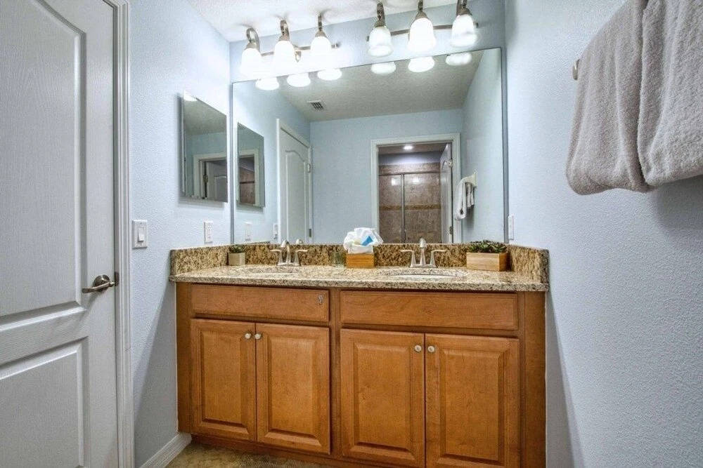 Tropical Waterfront, Completely Redone W/pool-3033 4 Bedroom Townhouse by Redawning, Kissimmee