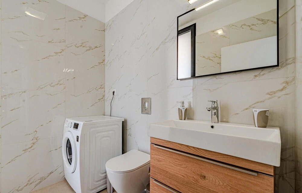 Awesome Home In Blato