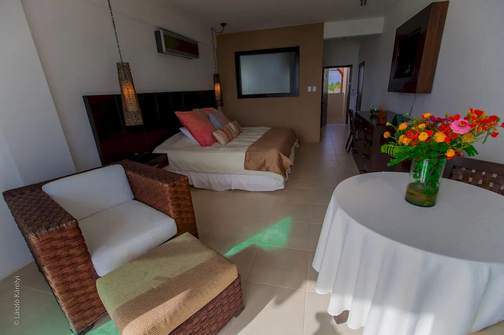 Iguana Crossing Boutique Hotel