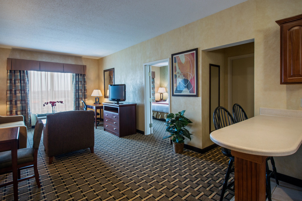 Holiday Inn Express Hotel & Suites Youngstown North-Warren/Niles by IHG