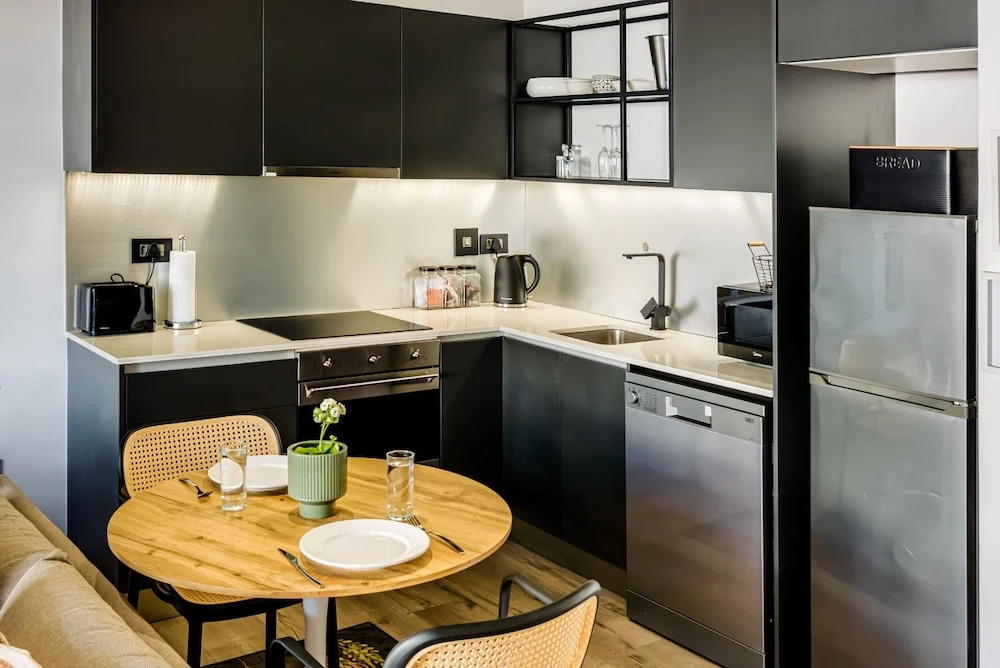 Contemporary Charming Apartment The Urban Edge