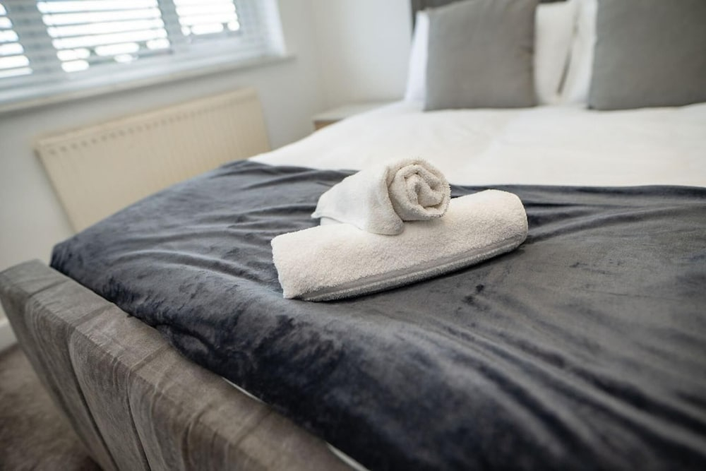 City Oasis - Sleeps 6 - Near Co-op Live & Stadium