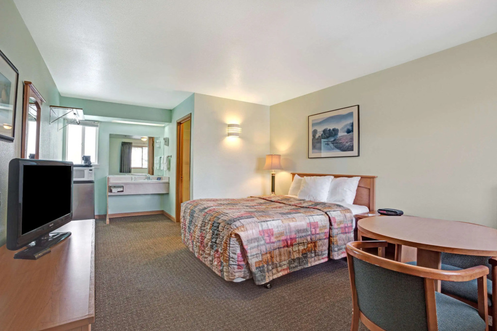 Travelodge by Wyndham Seattle North of Downtown