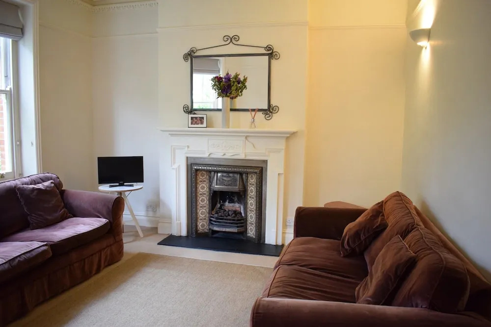 2 Bedroom Apartment Near Hammersmith